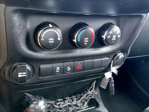 Used 2017 Jeep Wrangler Unlimited Sport AWD/4WD image 31