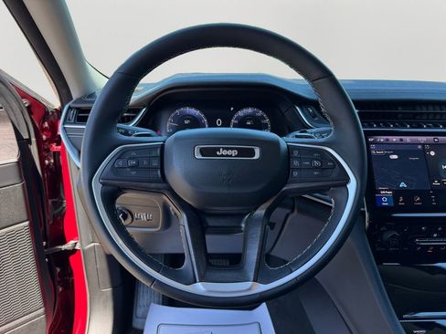 Used 2023 Jeep Grand Cherokee L Limited w/ Luxury Tech Group II image 19