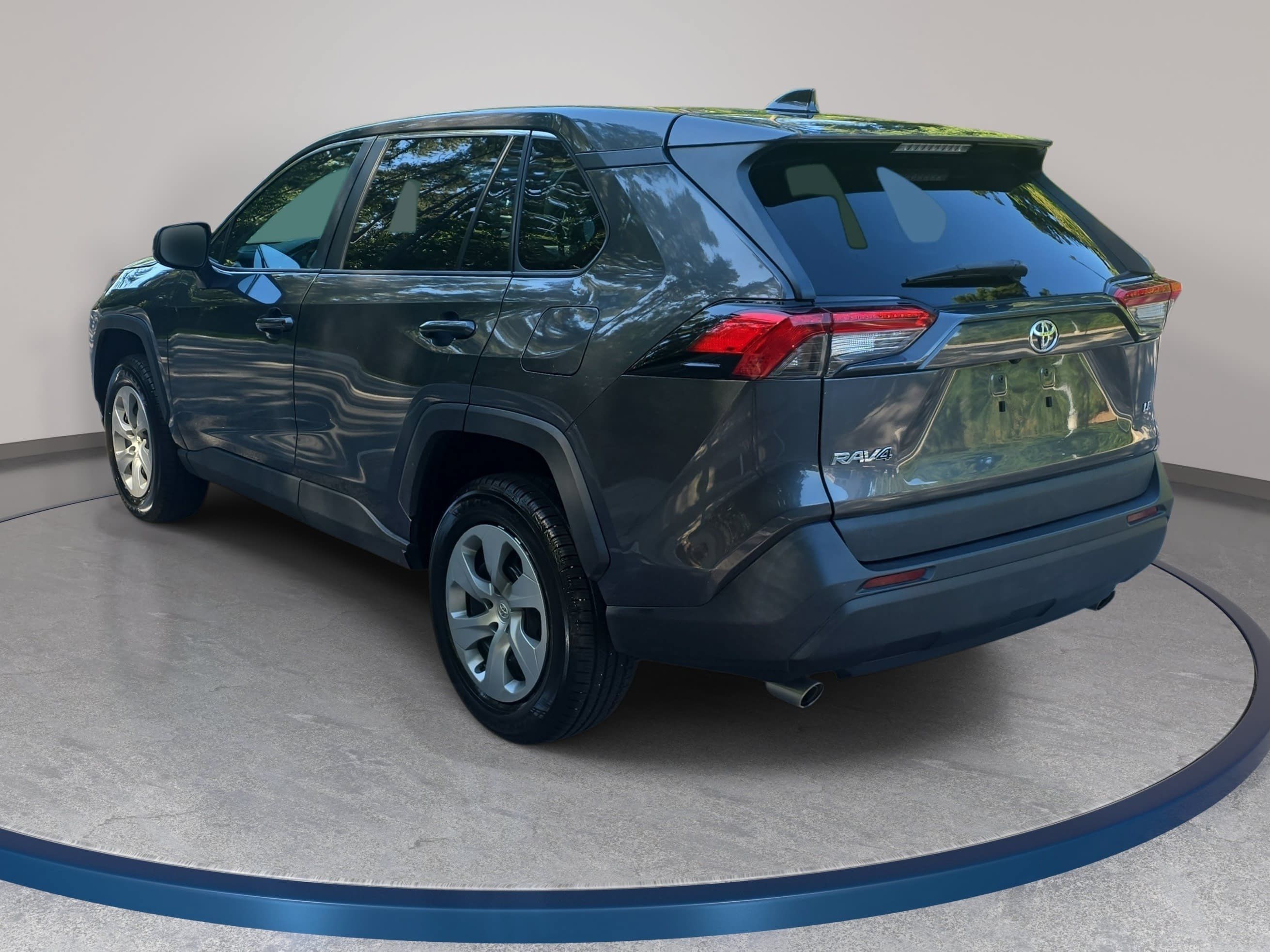 Used 2022 Toyota RAV4 LE FWD image 7