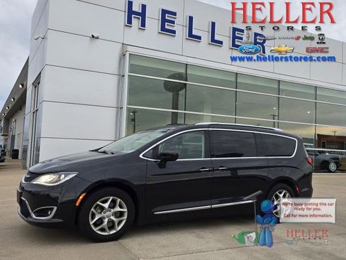 Used 2019 Chrysler Pacifica Touring-L Plus w/ Tire & Wheel Group FWD image 1