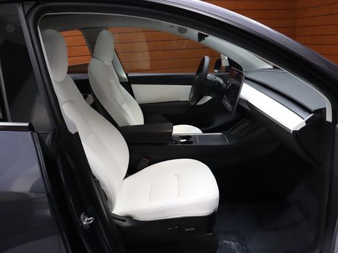 Used 2021 Tesla Model Y Long Range image 55