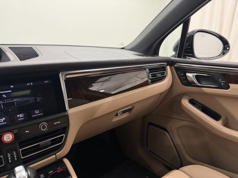 Certified 2023 Porsche Macan S AWD/4WD image 57