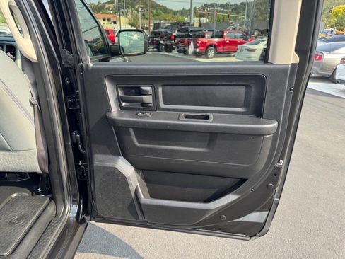 Used 2017 RAM 1500 ST w/ SXT Appearance Group image 27