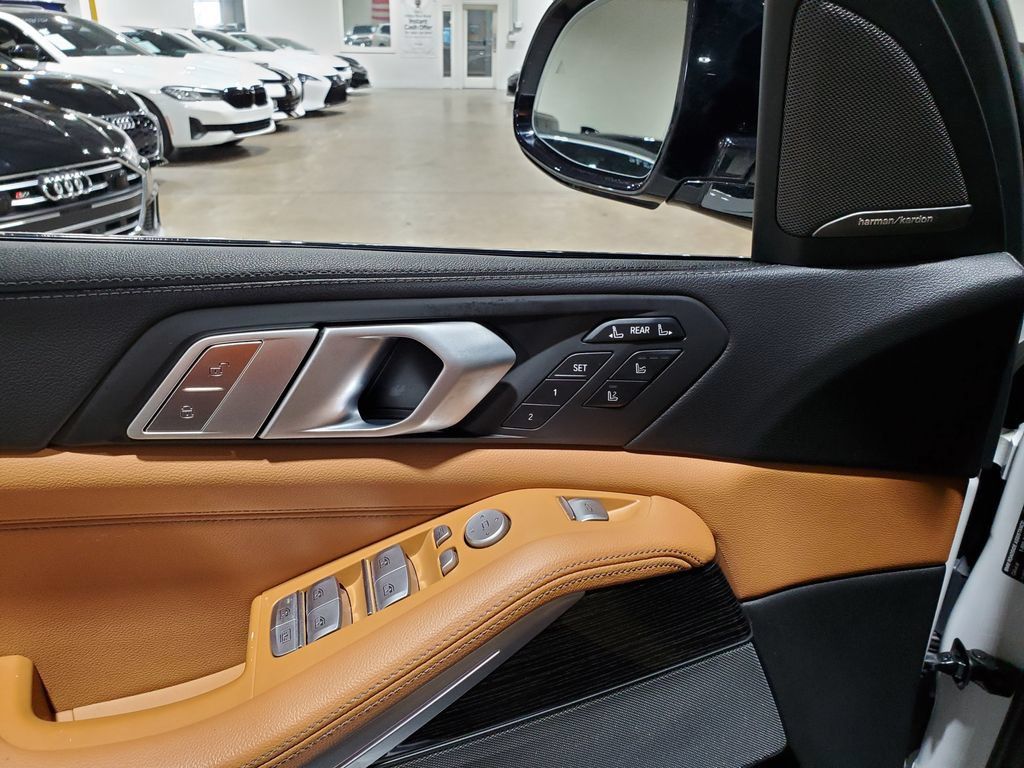 Used 2019 BMW X7 xDrive50i w/ M Sport Package AWD/4WD image 43