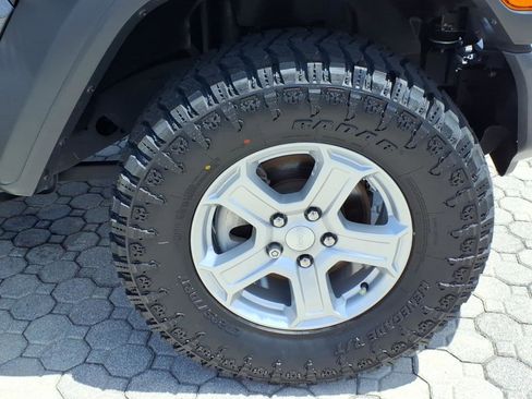 Used 2021 Jeep Wrangler Sport AWD/4WD image 18