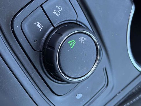 Used 2024 GMC Terrain SLE image 15