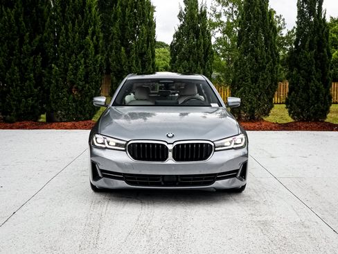 Used 2021 BMW 530i w/ Premium Package RWD image 3