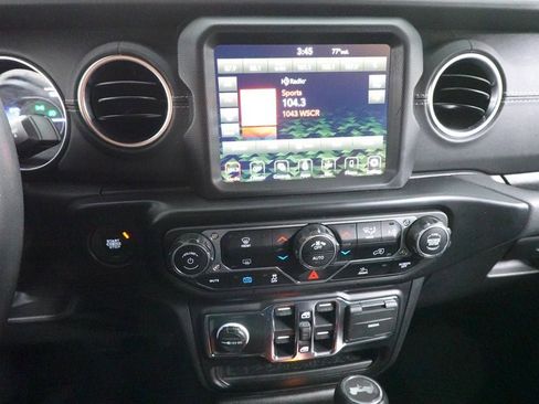 Used 2022 Jeep Wrangler Unlimited Sahara AWD/4WD image 12