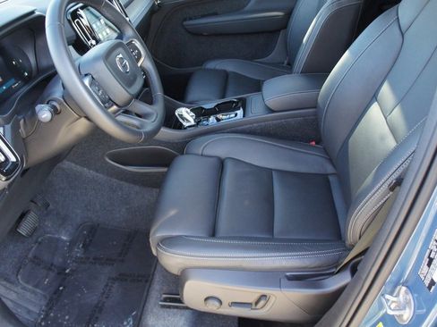 Certified 2025 Volvo XC40 B5 Plus image 25