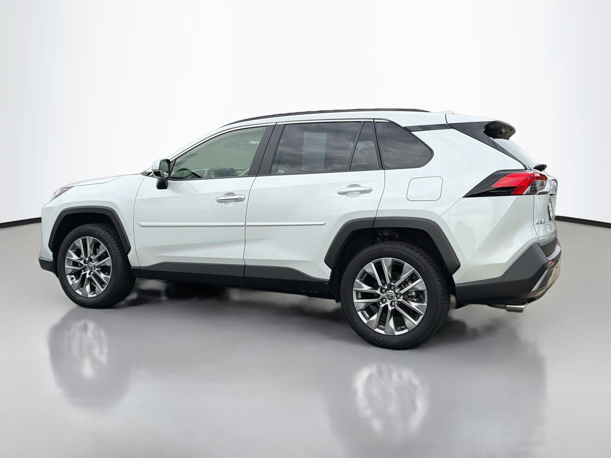 Used 2024 Toyota RAV4 Limited w/ Advanced Technology Package AWD/4WD image 4