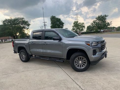 Used 2024 Chevrolet Colorado LT w/ LT Convenience Package II RWD image 2
