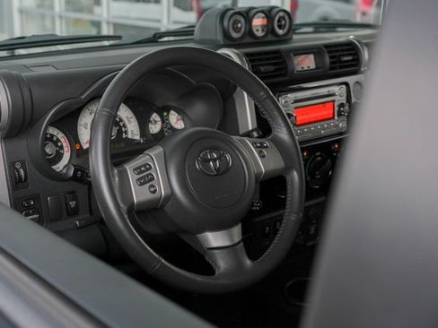 Used 2014 Toyota FJ Cruiser 4WD w/ Upgrade Package image 24