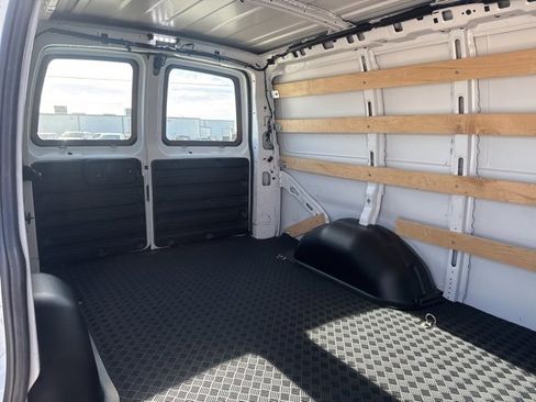 Used 2024 GMC Savana 2500 w/ Driver Convenience Package image 10