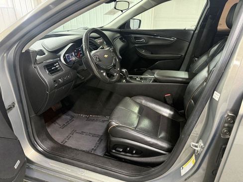Used 2019 Chevrolet Impala Premier FWD image 9