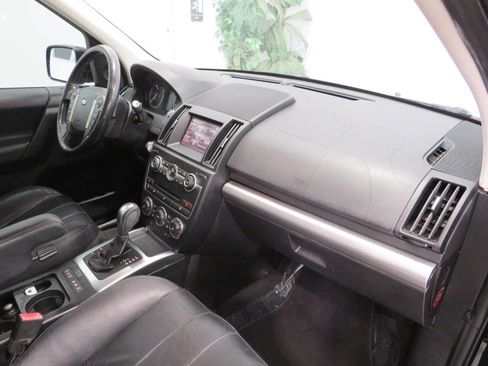 Used 2015 Land Rover LR2 AWD/4WD image 9