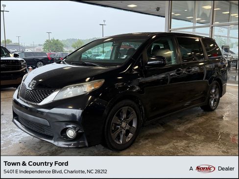 Used 2011 Toyota Sienna SE w/ Towing Pkg FWD image 1