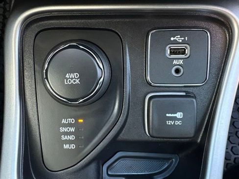 Used 2020 Jeep Compass Latitude w/ Cold Weather Group image 30