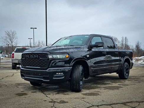 New 2026 RAM 1500 4x4 Crew Cab image 9