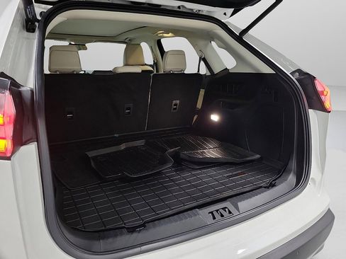 Used 2021 Ford Edge Titanium FWD image 7