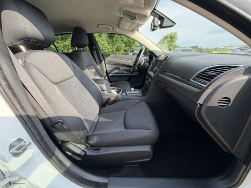 Used 2019 Chrysler 300 Touring w/ Sport Appearance Package AWD/4WD image 30