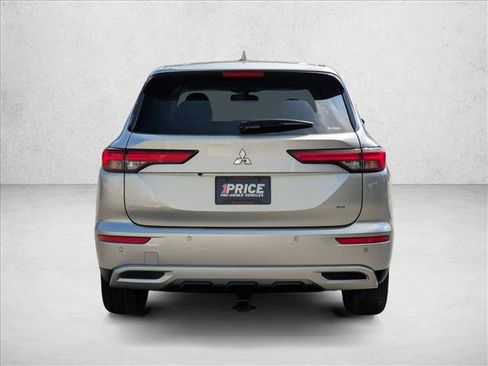 Used 2023 Mitsubishi Outlander SE image 6