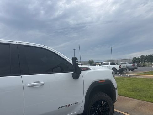 Used 2025 GMC Sierra 2500 AT4 AWD/4WD image 4