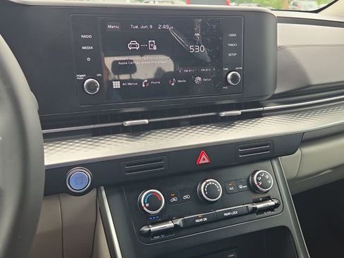 Used 2024 Kia Carnival LX FWD image 23
