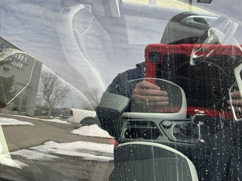 Used 2025 Volkswagen Taos SE image 22