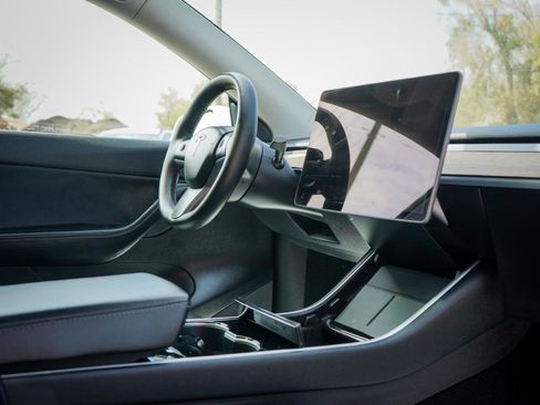 Used 2020 Tesla Model Y Long Range image 11