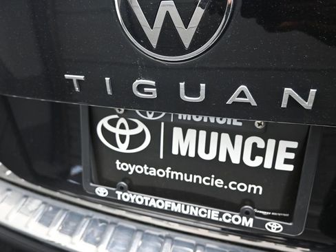 Used 2024 Volkswagen Tiguan SE FWD image 38