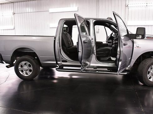 Used 2024 RAM 2500 Big Horn image 32