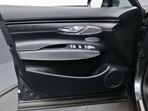 Used 2022 Genesis GV70 2.5T w/ Select Package image 9