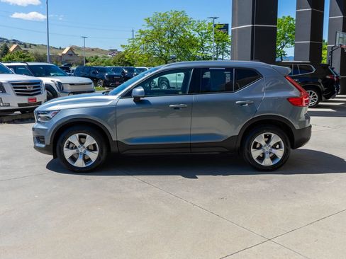 Used 2019 Volvo XC40 T5 Momentum AWD/4WD image 4