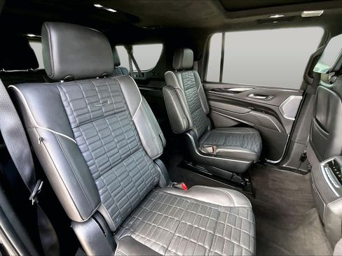 Used 2024 Cadillac Escalade ESV V w/ LPO, ONYX Package AWD/4WD image 18