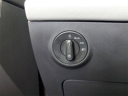 Certified 2023 Volkswagen Taos SE image 29