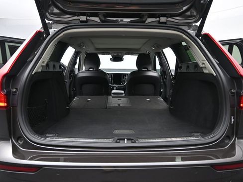 Used 2025 Volvo V60 B5 Cross Country Plus AWD/4WD image 18