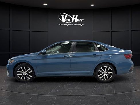 Used 2025 Volkswagen Jetta SE image 6