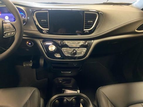 New 2026 Chrysler Pacifica Select w/ S Appearance Package image 12