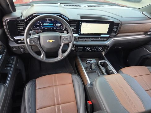 Used 2023 Chevrolet Silverado 1500 High Country w/ High Country Premium Package AWD/4WD image 8
