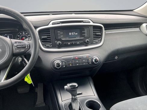Used 2016 Kia Sorento FWD image 6
