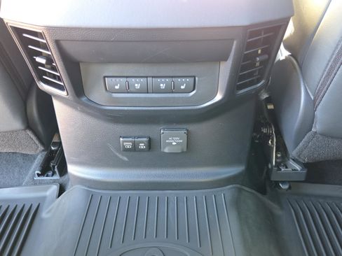 Used 2025 Toyota Tundra Platinum image 11