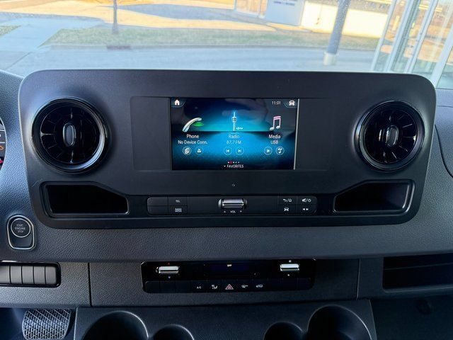 Used 2024 Mercedes-Benz Sprinter 4500 image 16