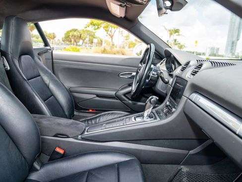 Used 2018 Porsche 718 Cayman RWD image 20