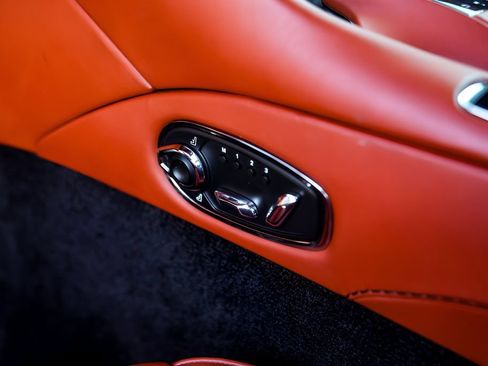 Used 2019 Aston Martin DBS Superleggera RWD image 21