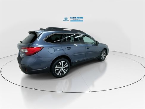 Used 2018 Subaru Outback 3.6R Limited image 2