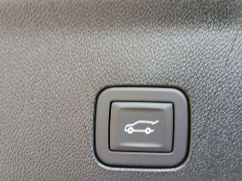 New 2025 Chevrolet Suburban High Country image 27