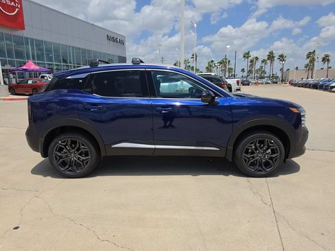 New 2026 Nissan Kicks SR w/ Cold Weather Package FWD image 8
