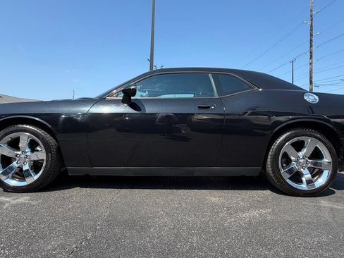 Used 2010 Dodge Challenger R/T RWD image 3
