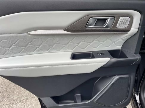 New 2026 Ford Explorer Platinum image 19