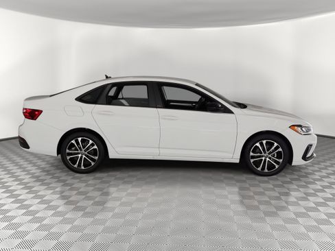 Used 2025 Volkswagen Jetta Sport FWD image 8